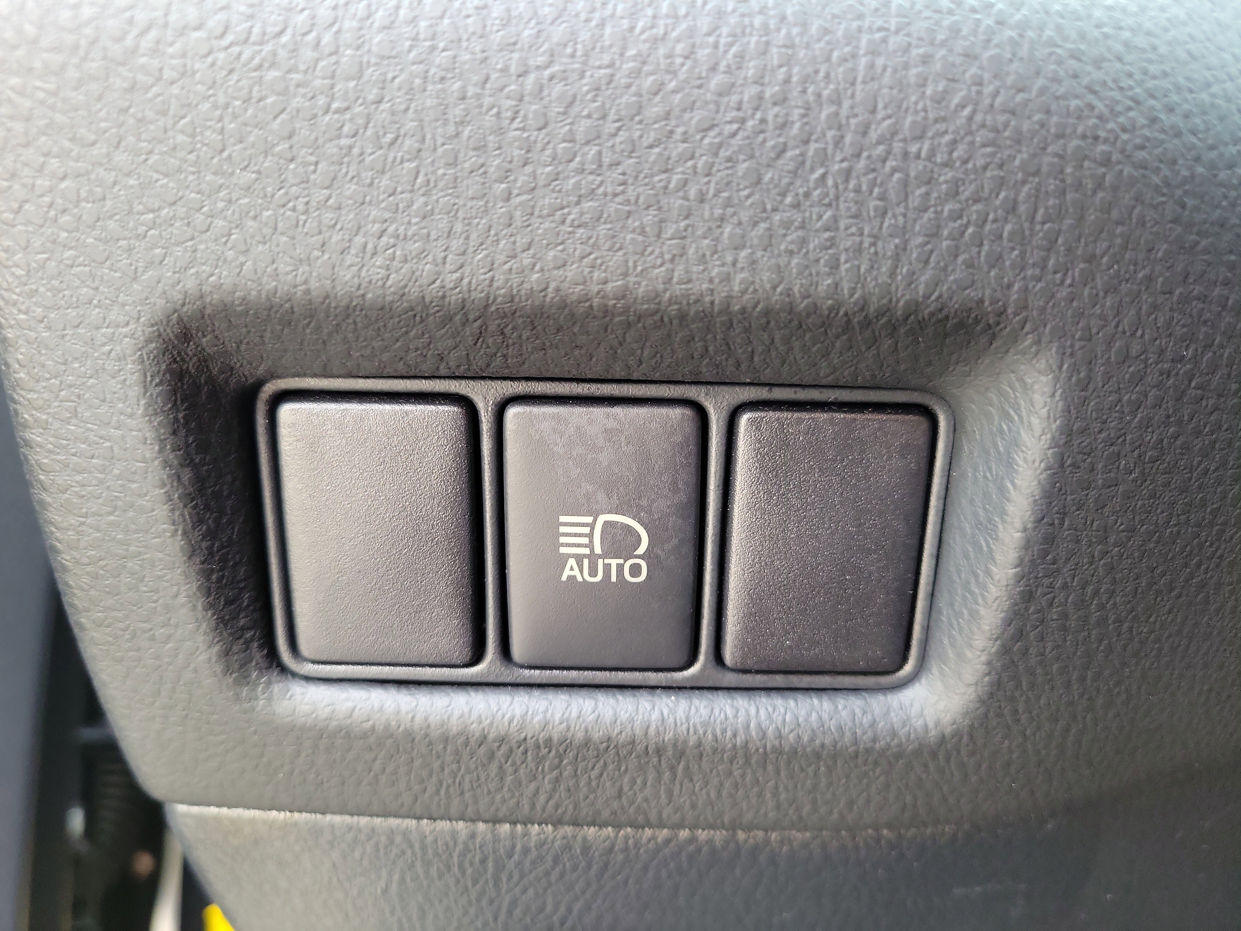 Used 2021 Toyota C-HR XLE FWD image 22