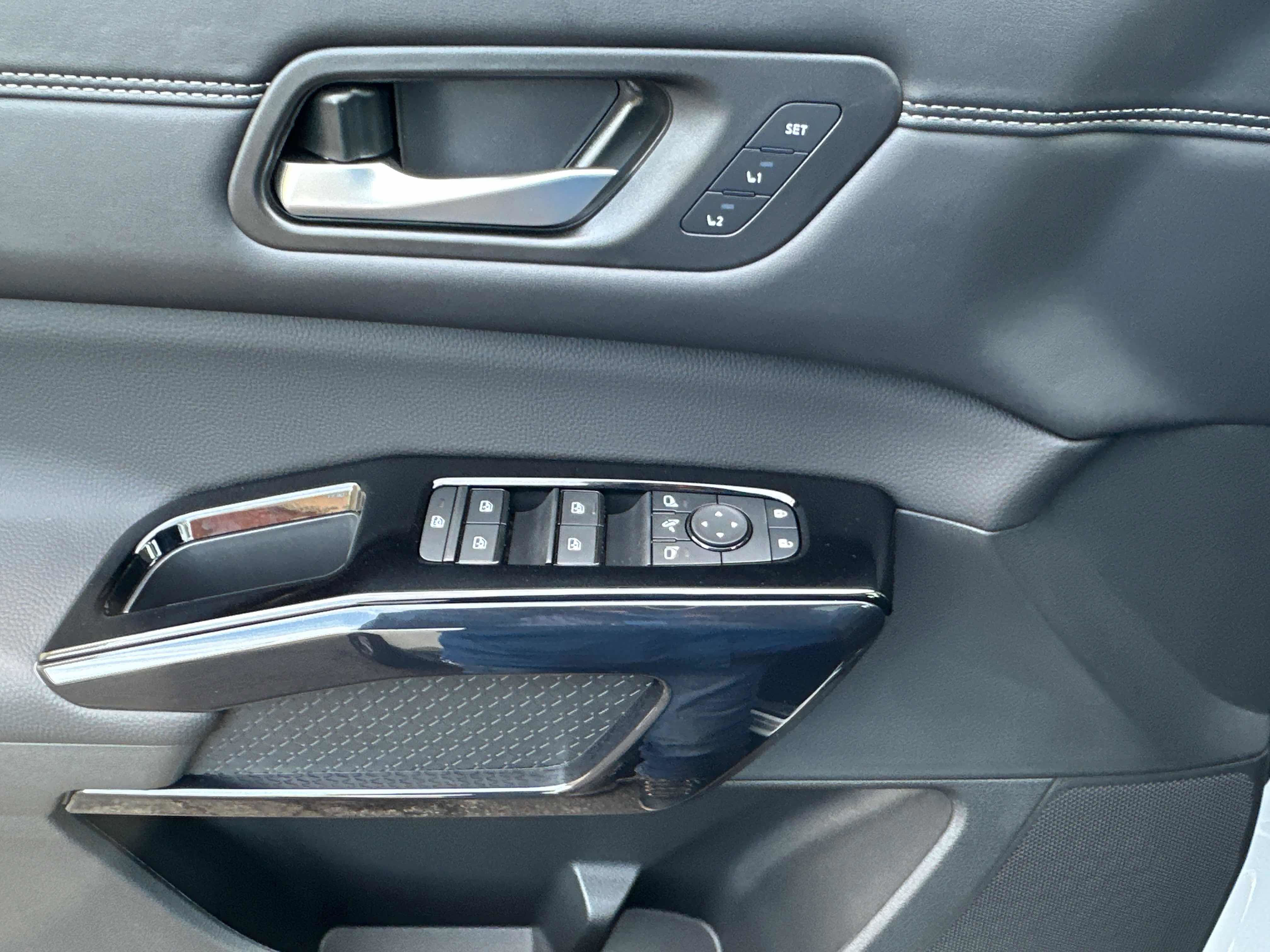 New 2026 Nissan Pathfinder Platinum AWD/4WD image 18