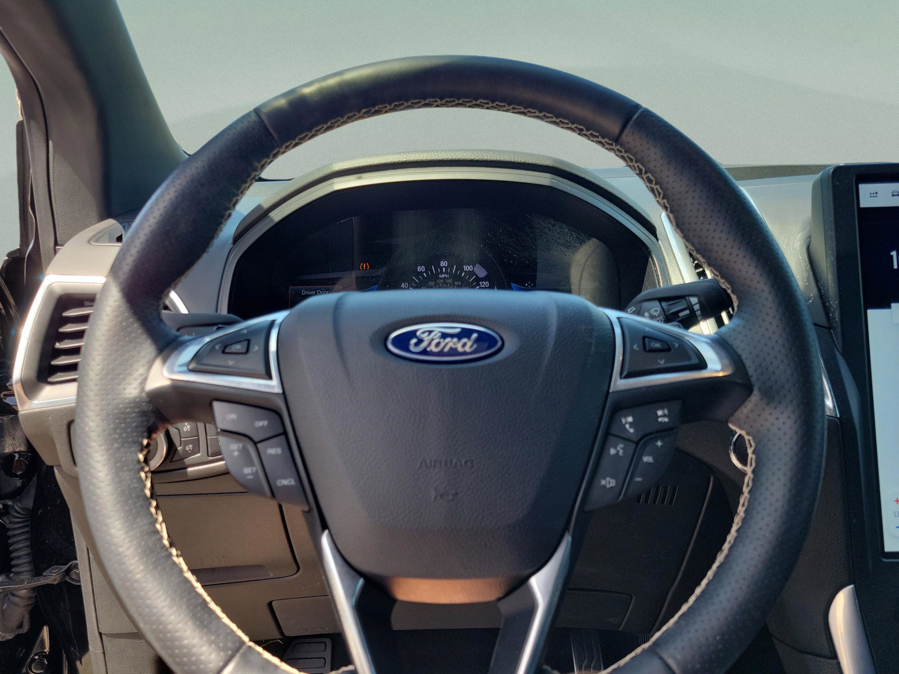Used 2022 Ford Edge ST image 5