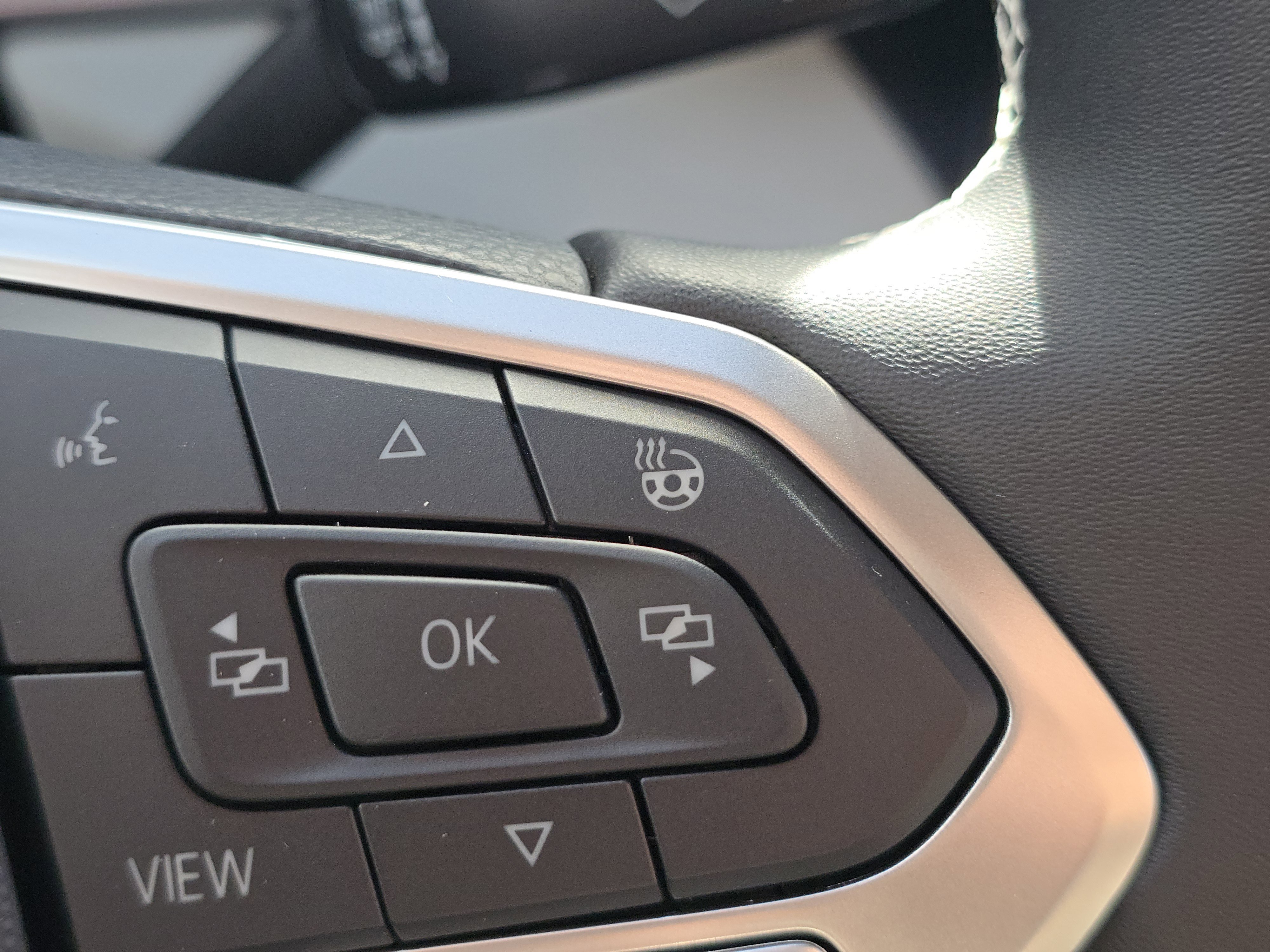 New 2025 Volkswagen Taos SEL image 14