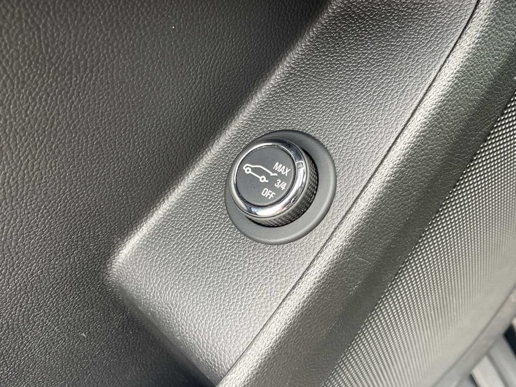Used 2023 Chevrolet Traverse LT FWD image 18