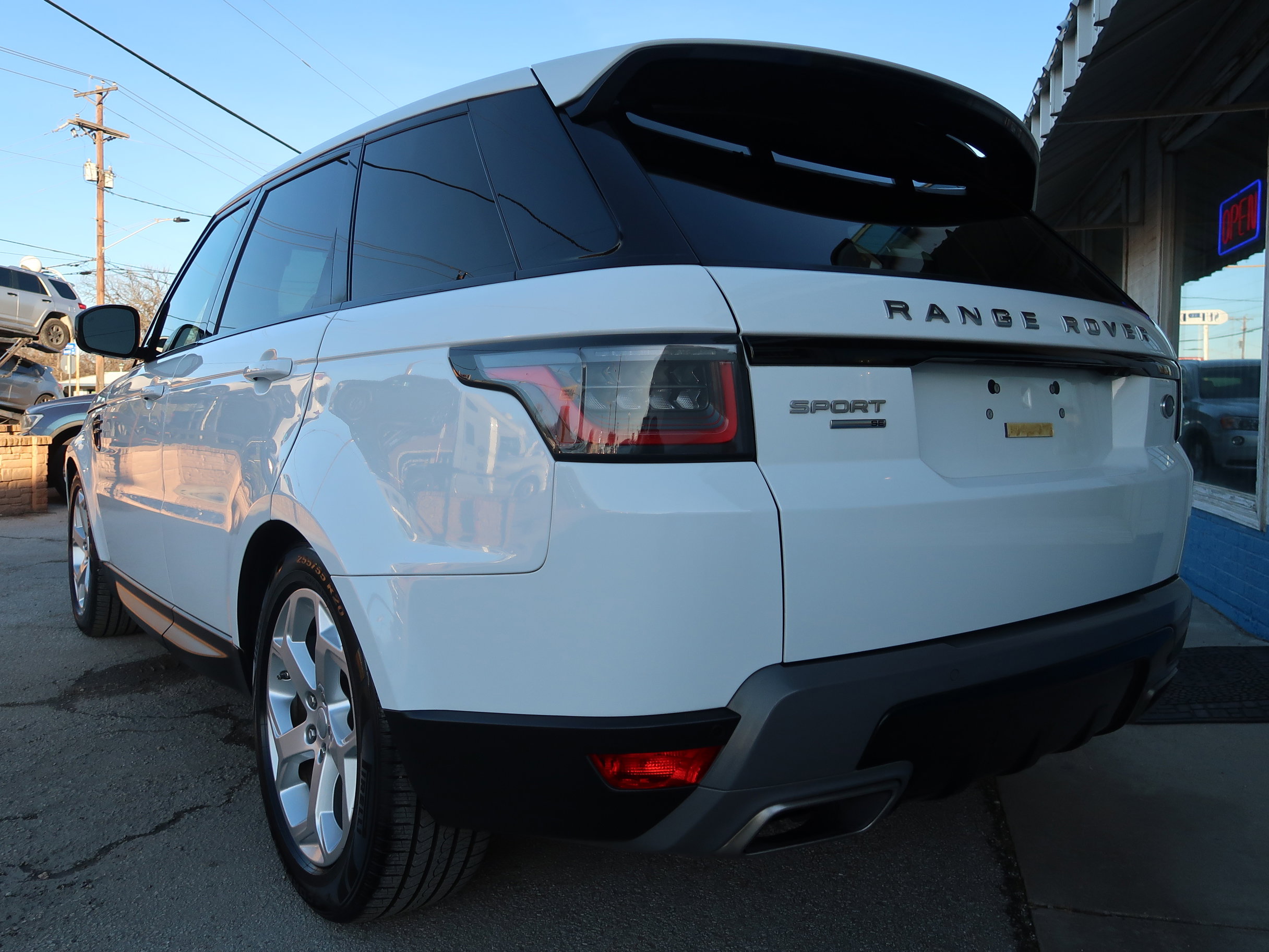 Used 2018 Land Rover Range Rover Sport SE image 7