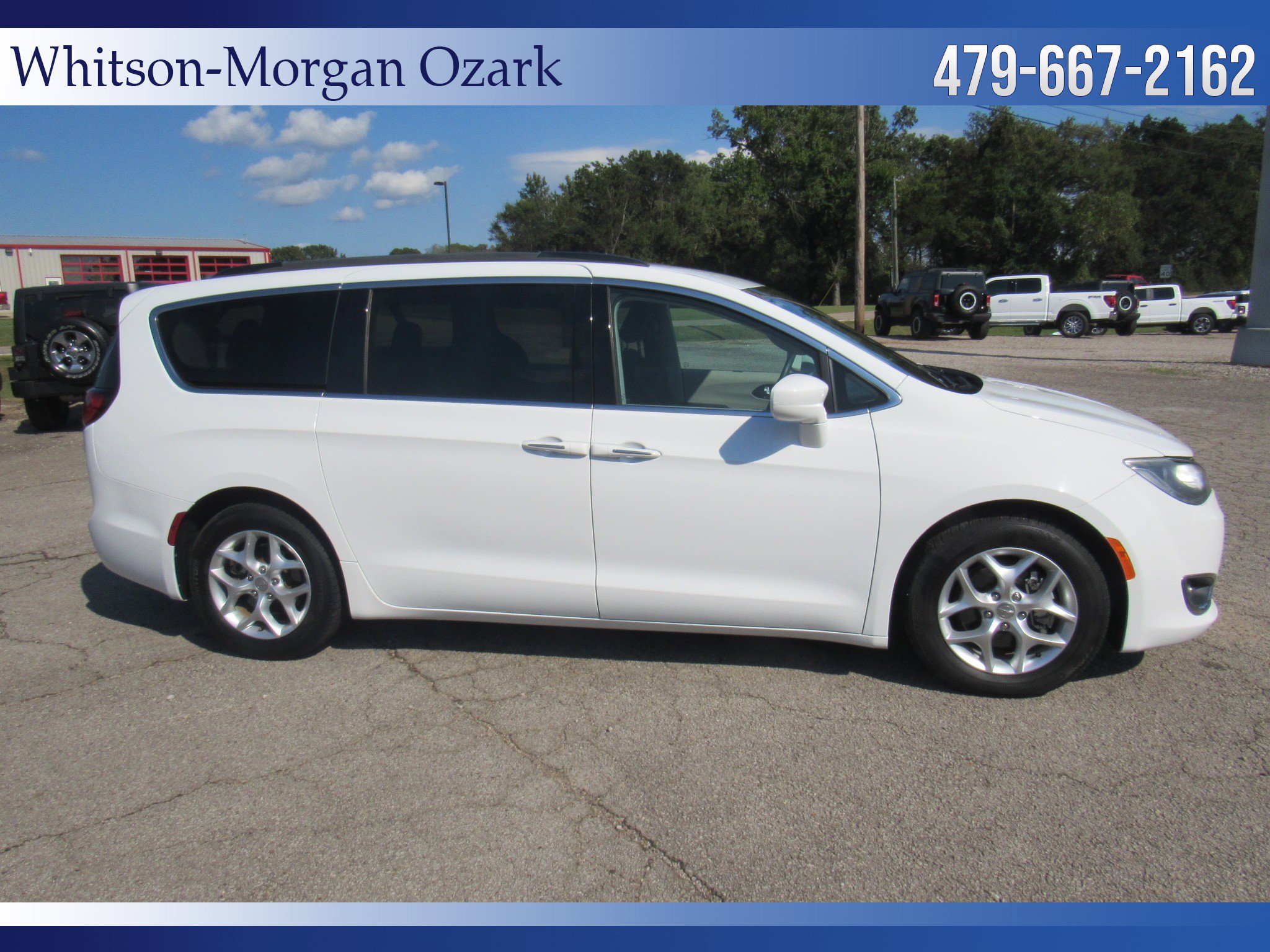 Used 2018 Chrysler Pacifica Touring Plus w/ Tire & Wheel Group image 17