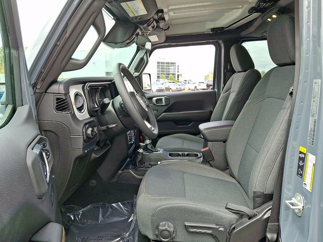 Used 2025 Jeep Wrangler Unlimited Sahara w/ Safety Group image 13