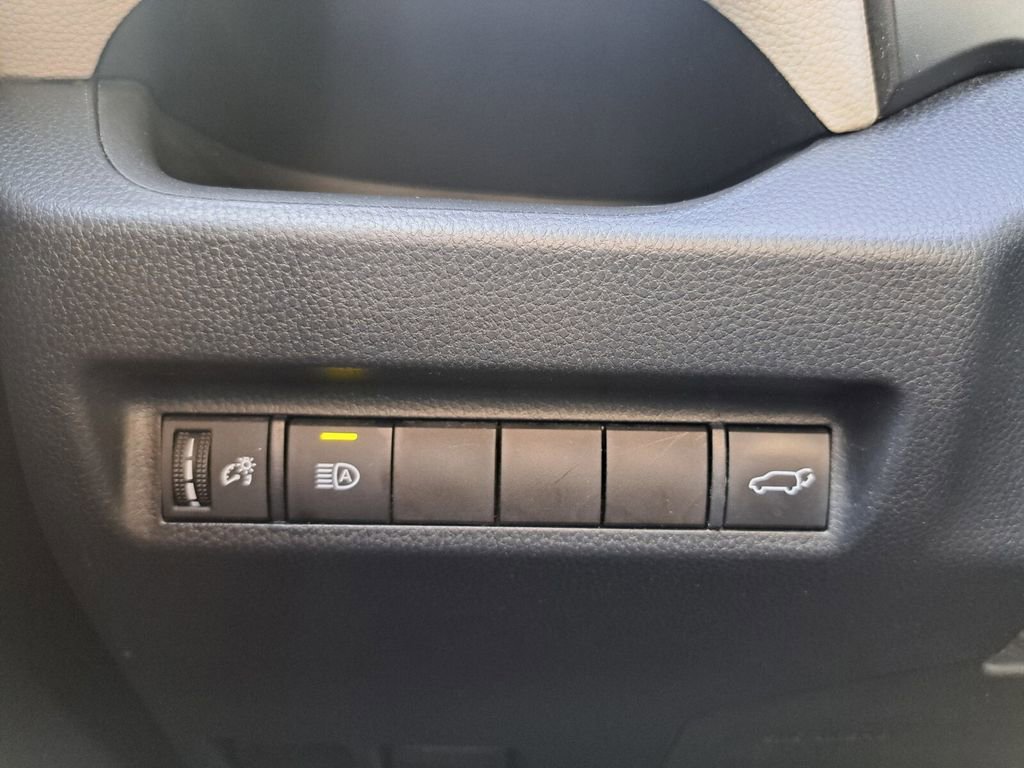 Used 2020 Toyota RAV4 XLE image 14