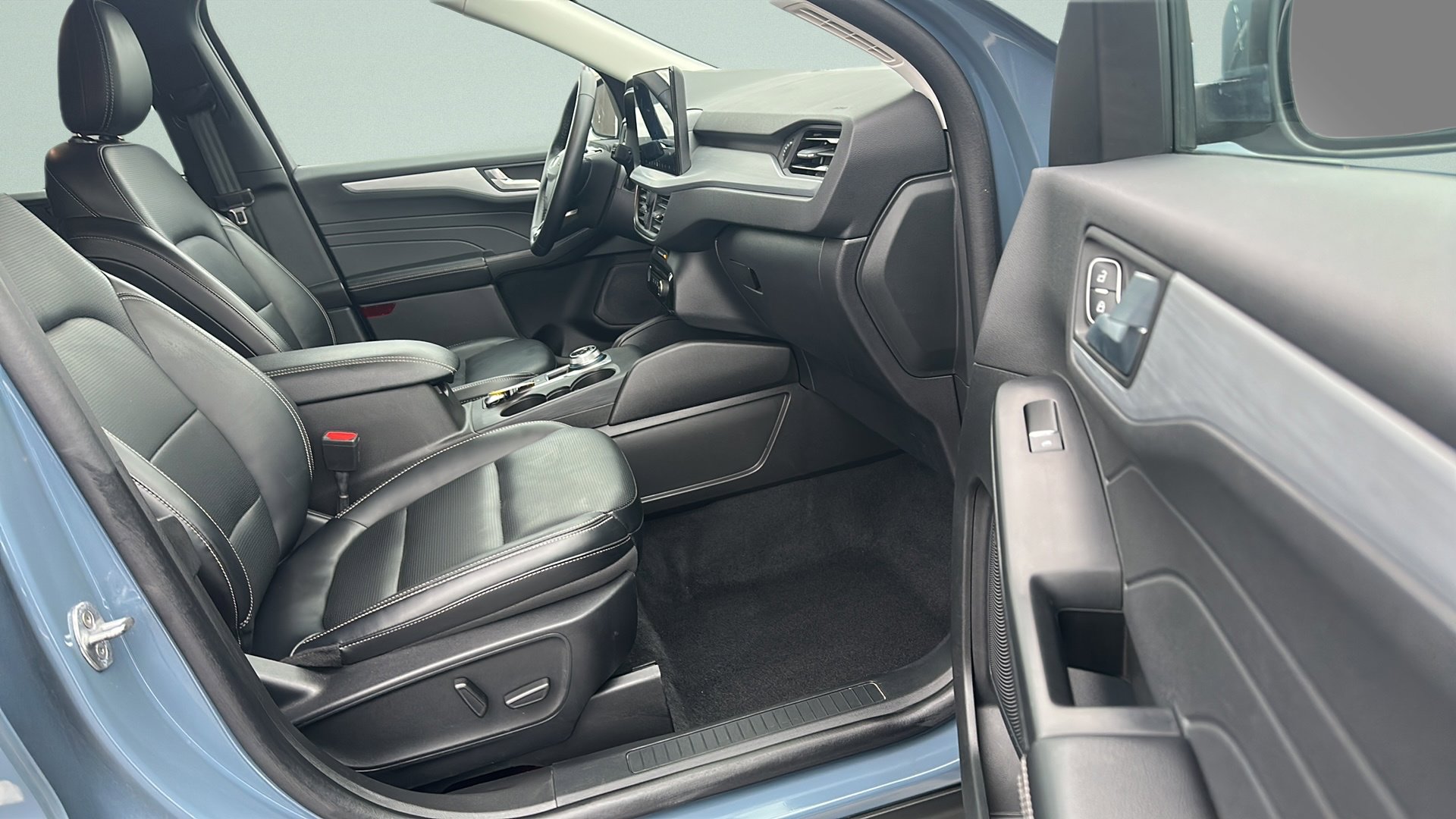 Used 2025 Ford Escape Platinum image 50