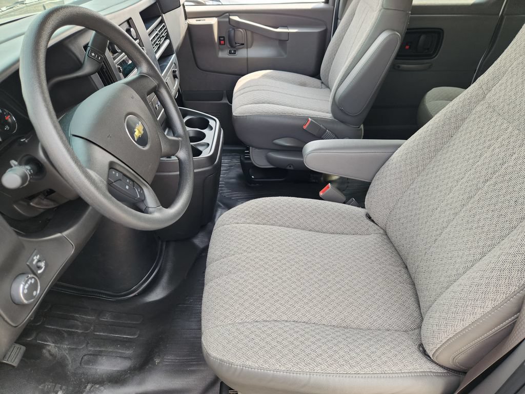 Used 2025 Chevrolet Express 3500 LS RWD image 13