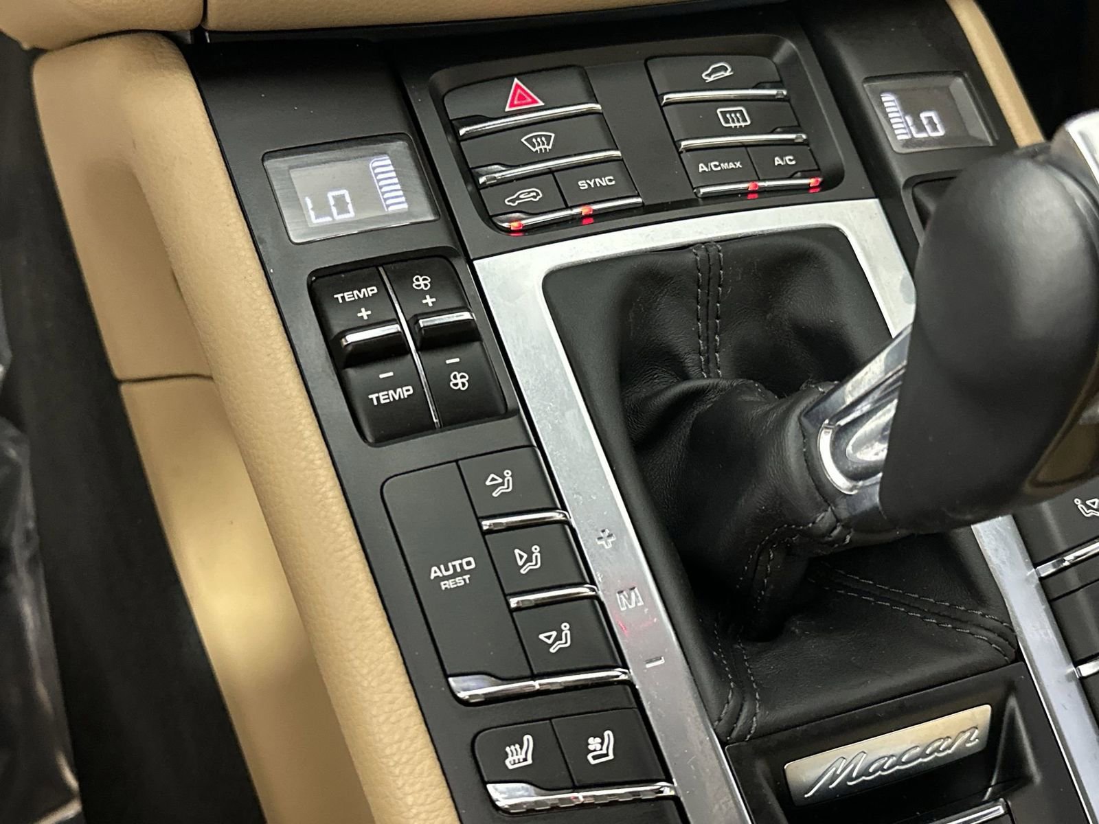 Used 2018 Porsche Macan AWD/4WD image 19