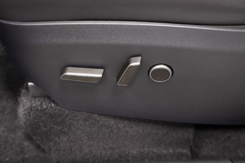 Used 2024 Tesla Model Y Long Range AWD/4WD image 26