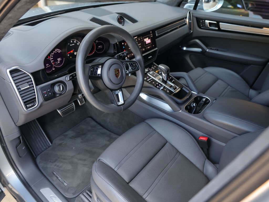 Certified 2022 Porsche Cayenne Turbo image 4