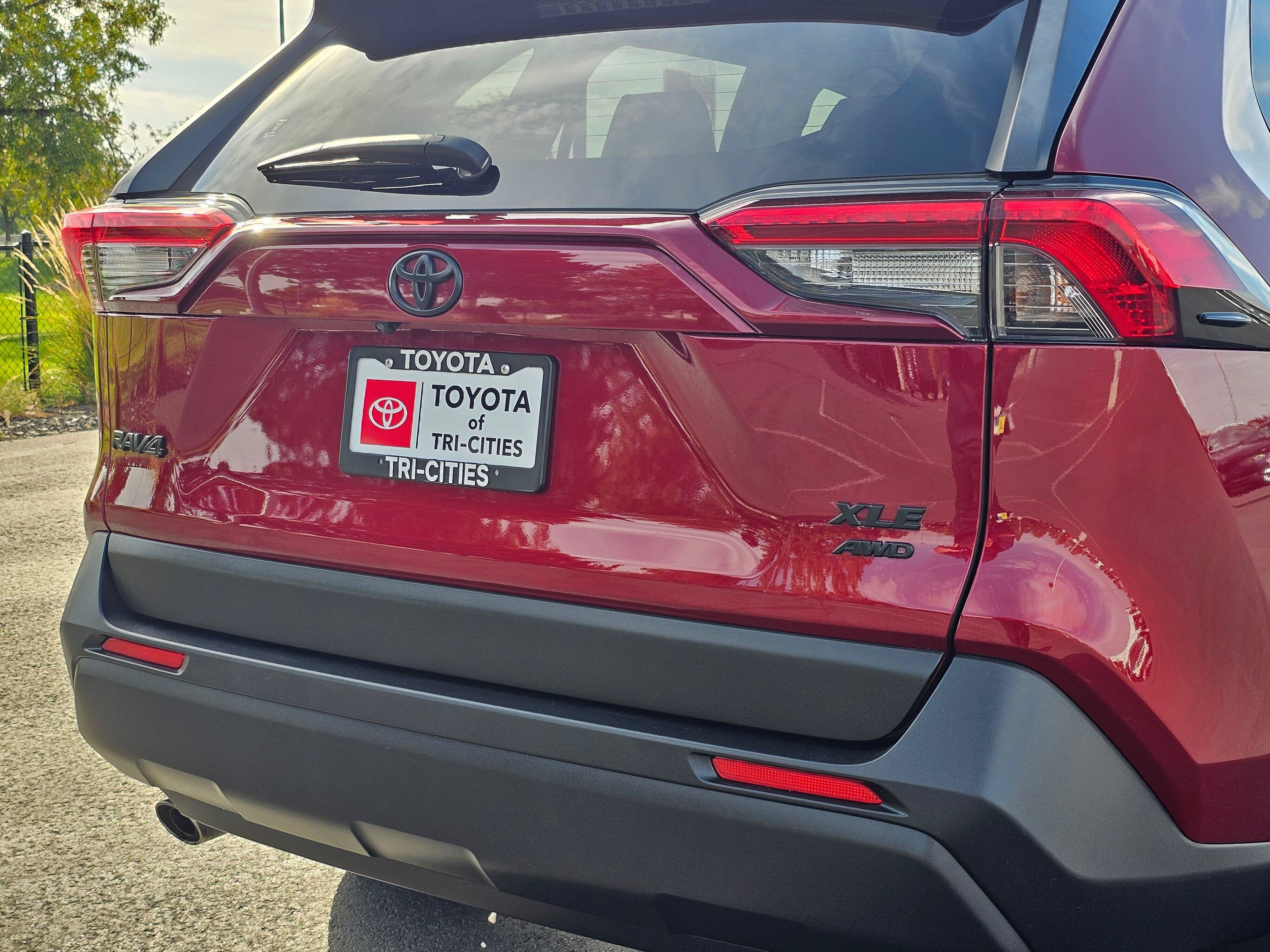 Certified 2023 Toyota RAV4 XLE Premium AWD/4WD image 13