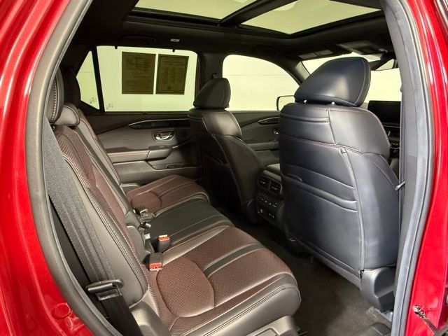 Used 2025 Honda Pilot Black Edition image 47