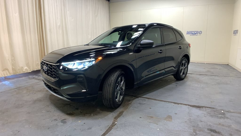 Used 2024 Ford Escape ST-Line w/ Tech Pack #1 AWD/4WD image 7
