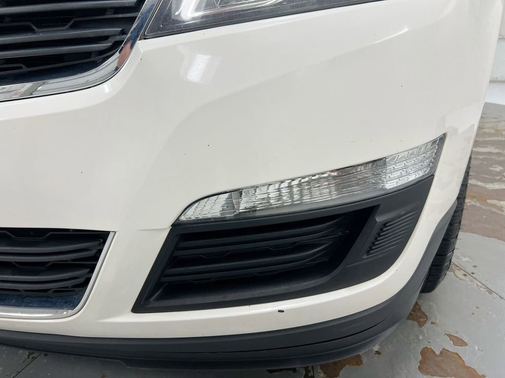 Used 2015 Chevrolet Traverse LS FWD image 29