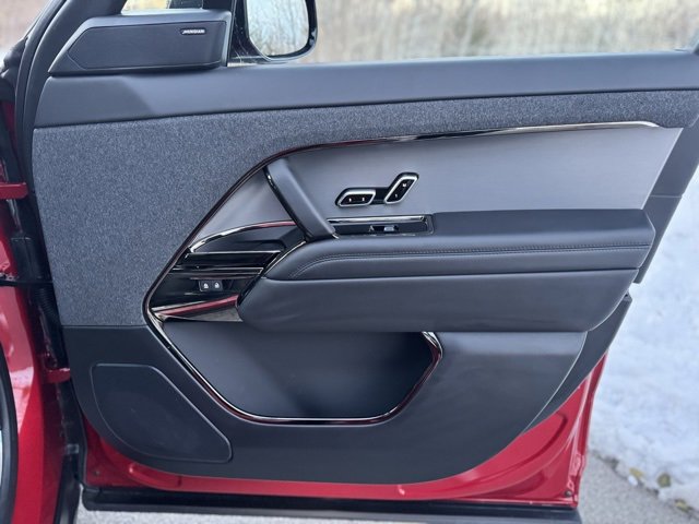 Used 2025 Land Rover Range Rover Sport SE image 21