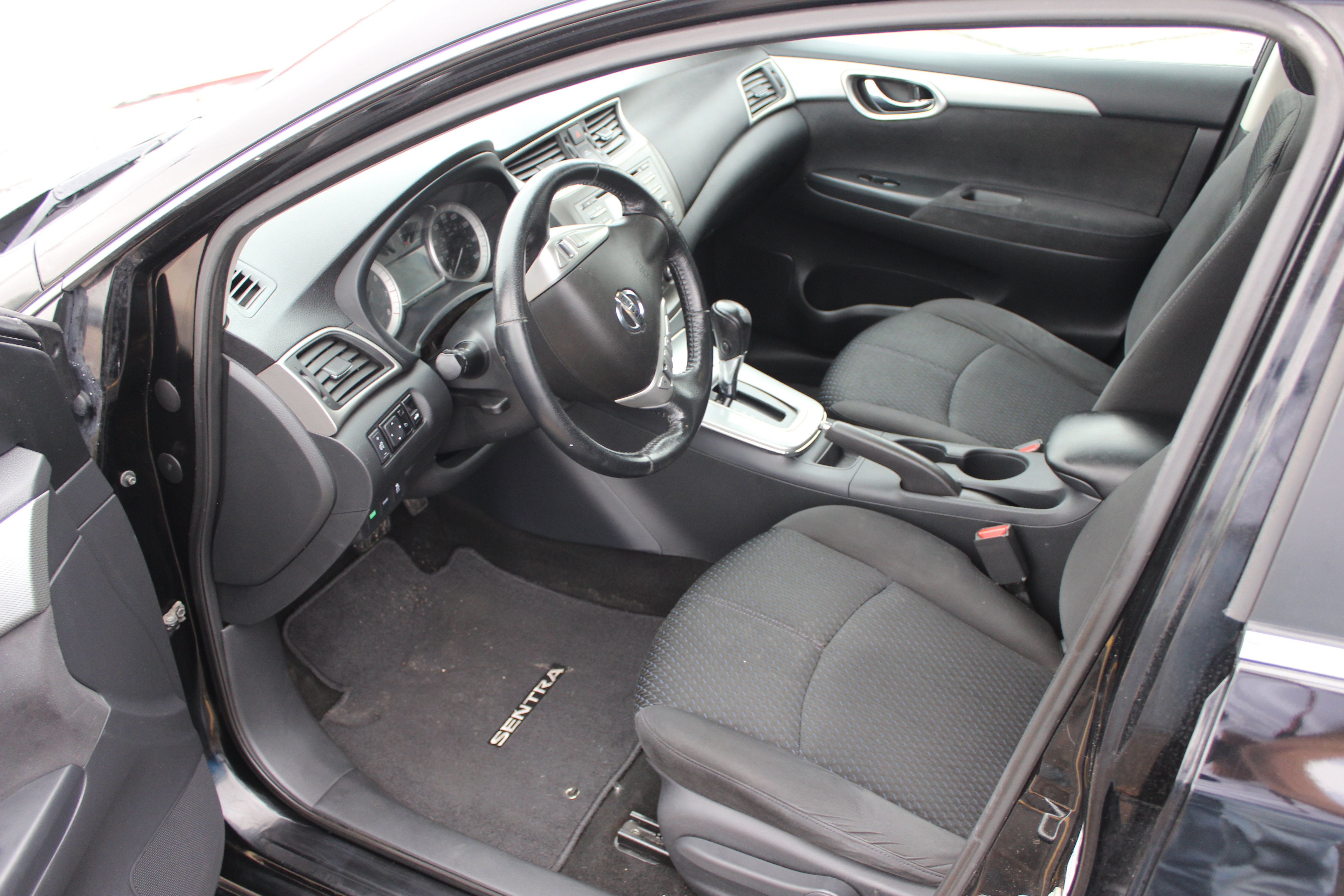 Used 2013 Nissan Sentra SR w/ Driver Pkg FWD image 18