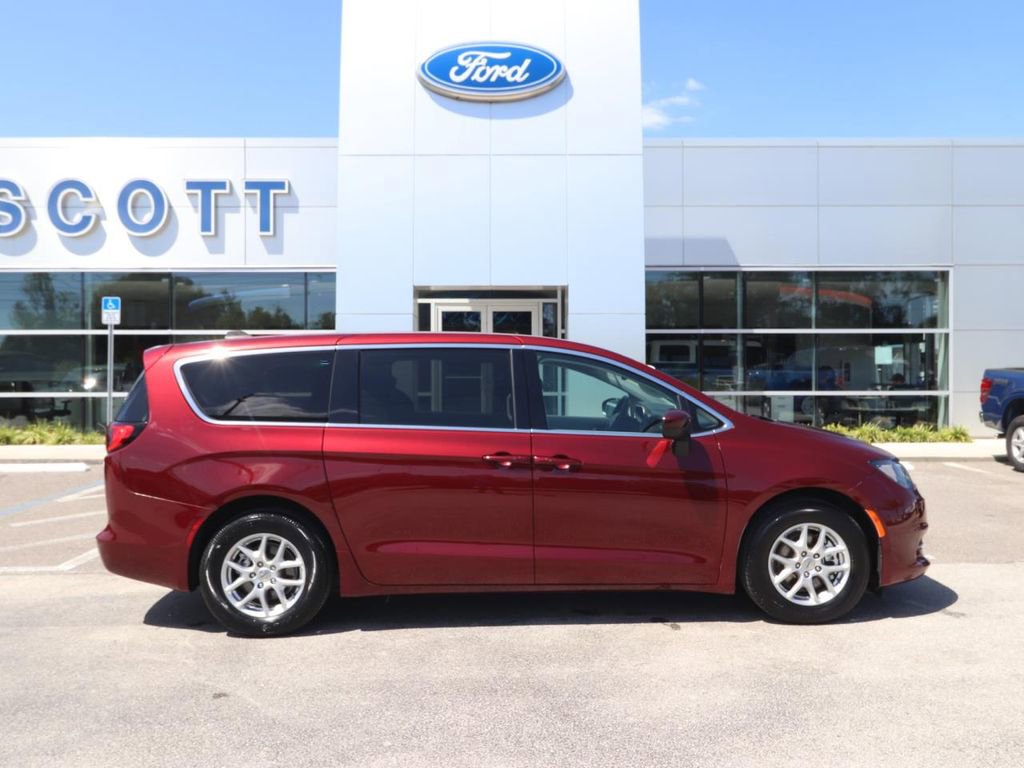 Used 2023 Chrysler Voyager LX image 15