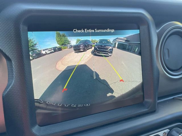 Used 2023 Jeep Wrangler Unlimited w/ Cold Weather Group AWD/4WD image 3