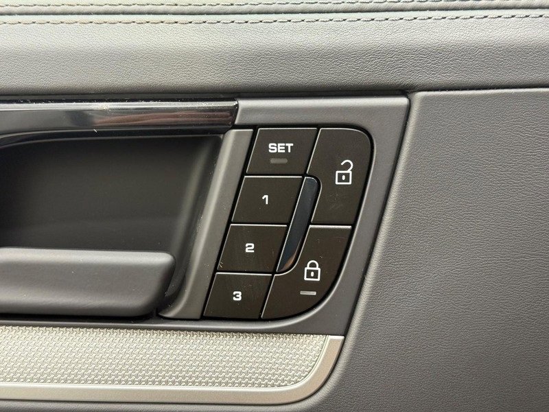 New 2025 Porsche Cayenne E-Hybrid image 17