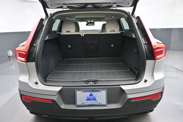 Used 2023 Volvo XC40 B5 Plus w/ Protection Package Premier AWD/4WD image 28