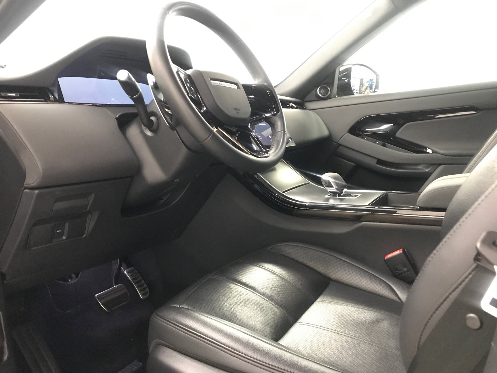 Used 2024 Land Rover Range Rover Evoque Dynamic SE AWD/4WD image 8