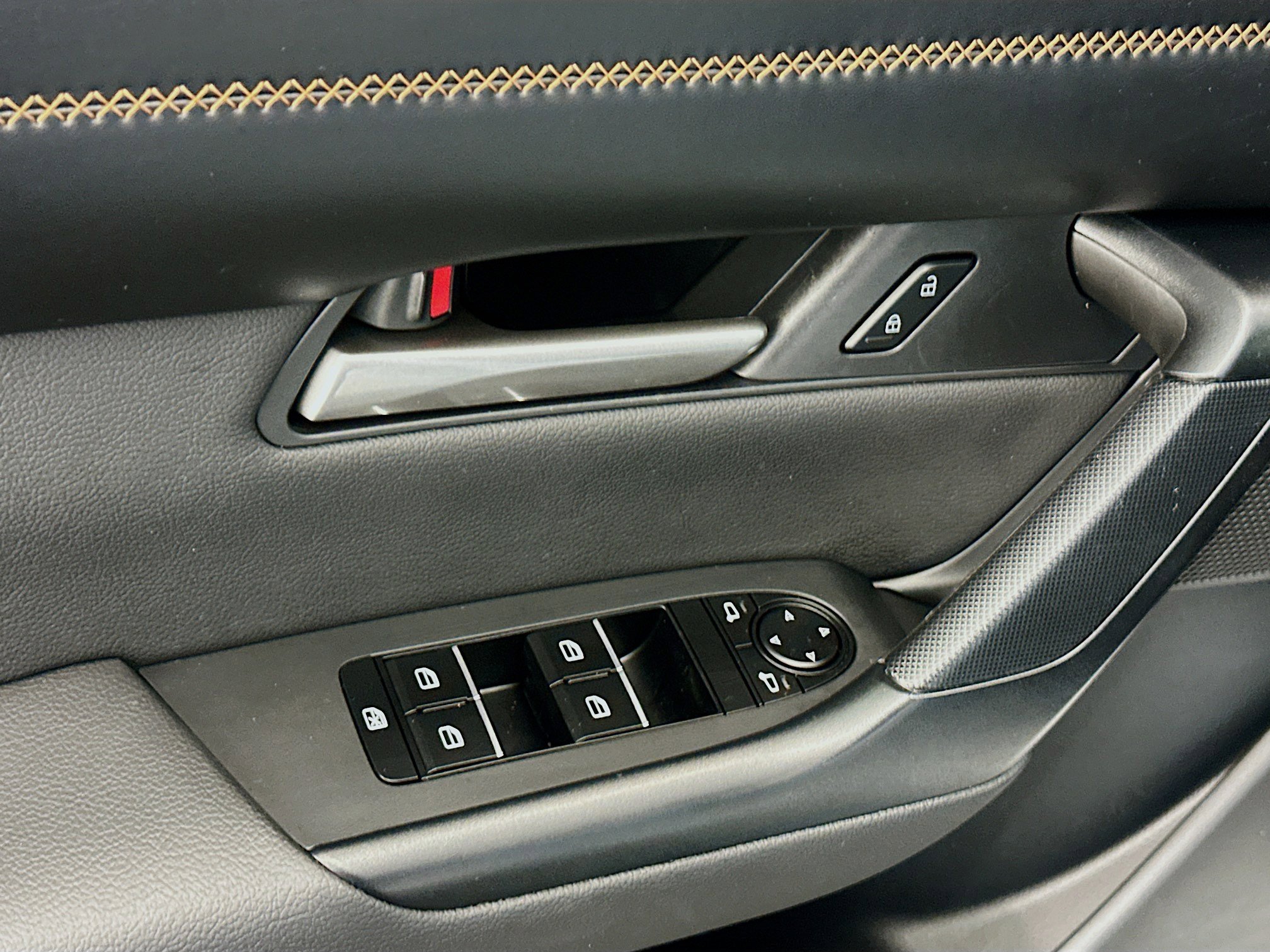 Used 2025 MAZDA CX-50 AWD 2.5 Hybrid w/ Premium Pkg image 15