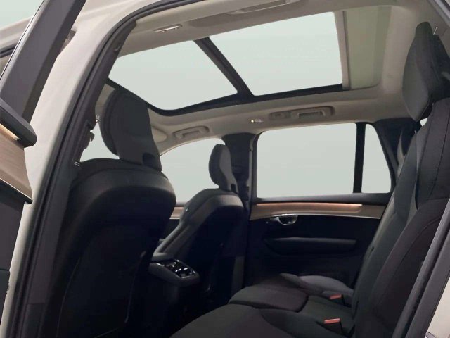 Used 2025 Volvo XC90 B6 Plus w/ Protection Package Premier AWD/4WD image 27