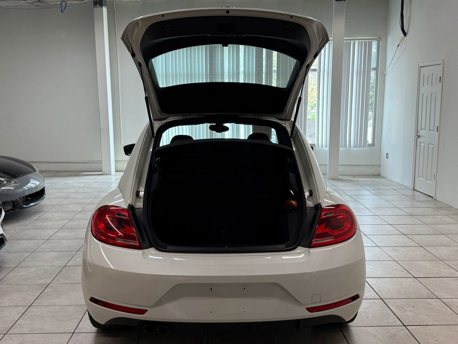 Used 2014 Volkswagen Beetle TDI FWD image 18