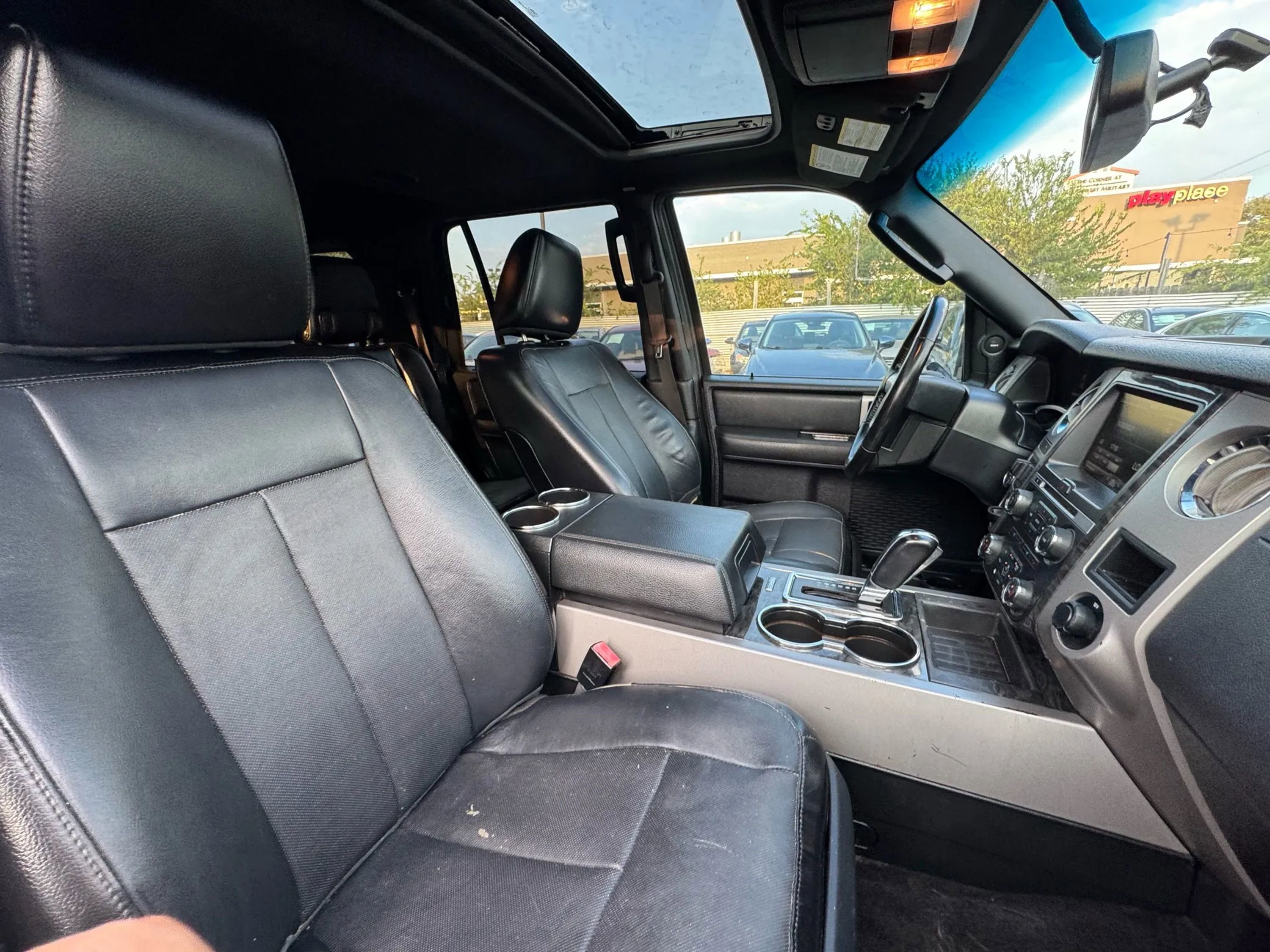 Used 2015 Ford Expedition Limited w/ Equipment Group 301A RWD image 17