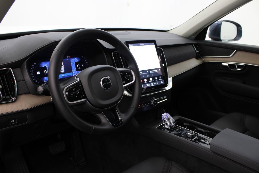 Certified 2025 Volvo XC90 B6 Plus AWD/4WD image 16
