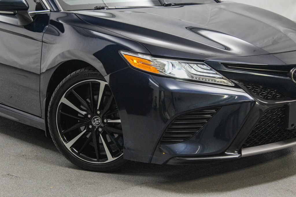Used 2020 Toyota Camry XSE FWD image 3