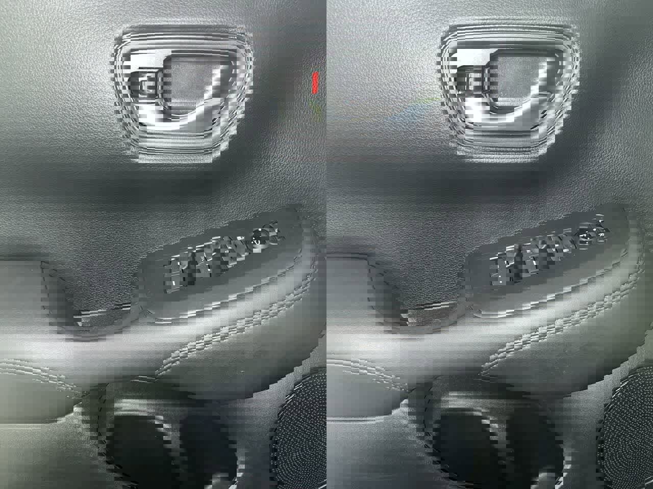 Used 2025 Honda HR-V LX image 13