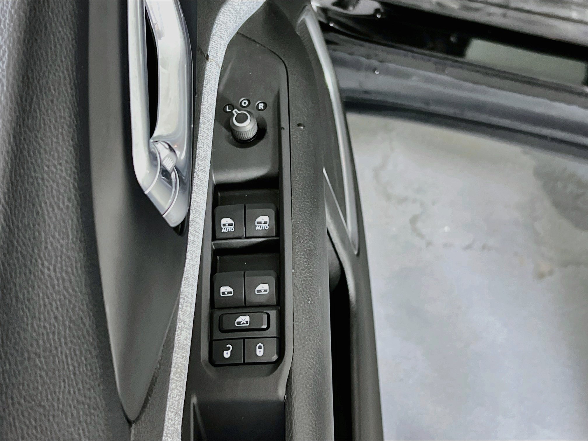 Used 2023 Jeep Compass Latitude AWD/4WD image 17