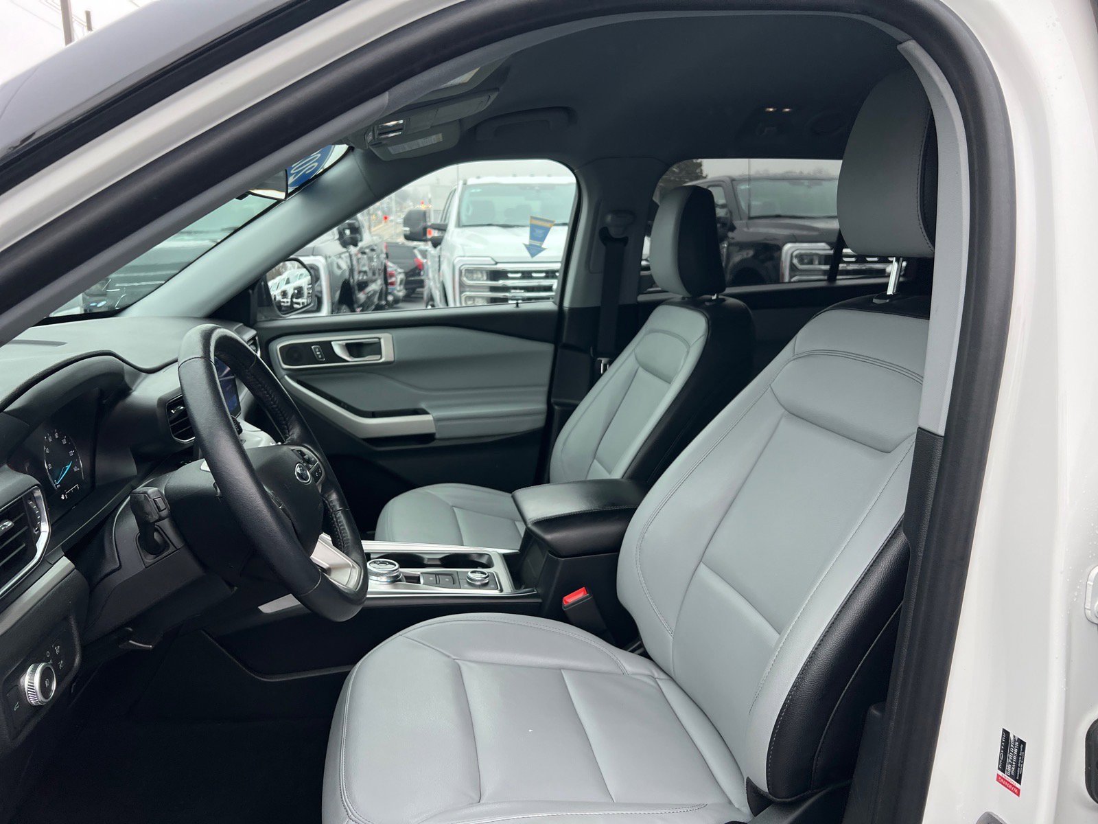 Certified 2021 Ford Explorer XLT w/ Equipment Group 202A image 11