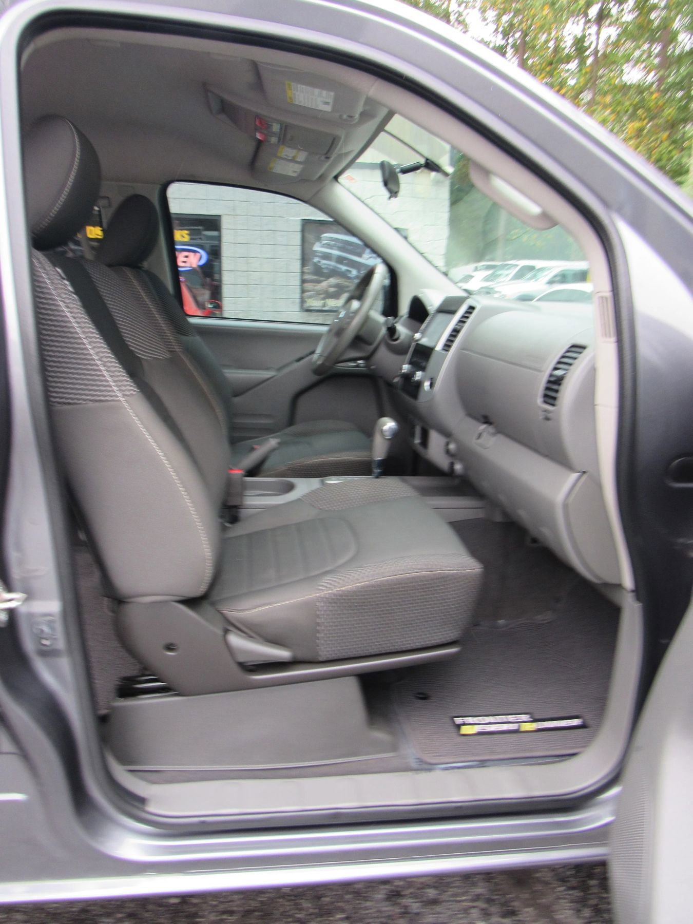 Used 2019 Nissan Frontier Desert Runner image 17