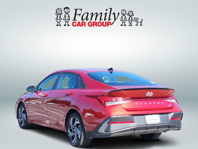 Used 2025 Hyundai Elantra SEL FWD image 3