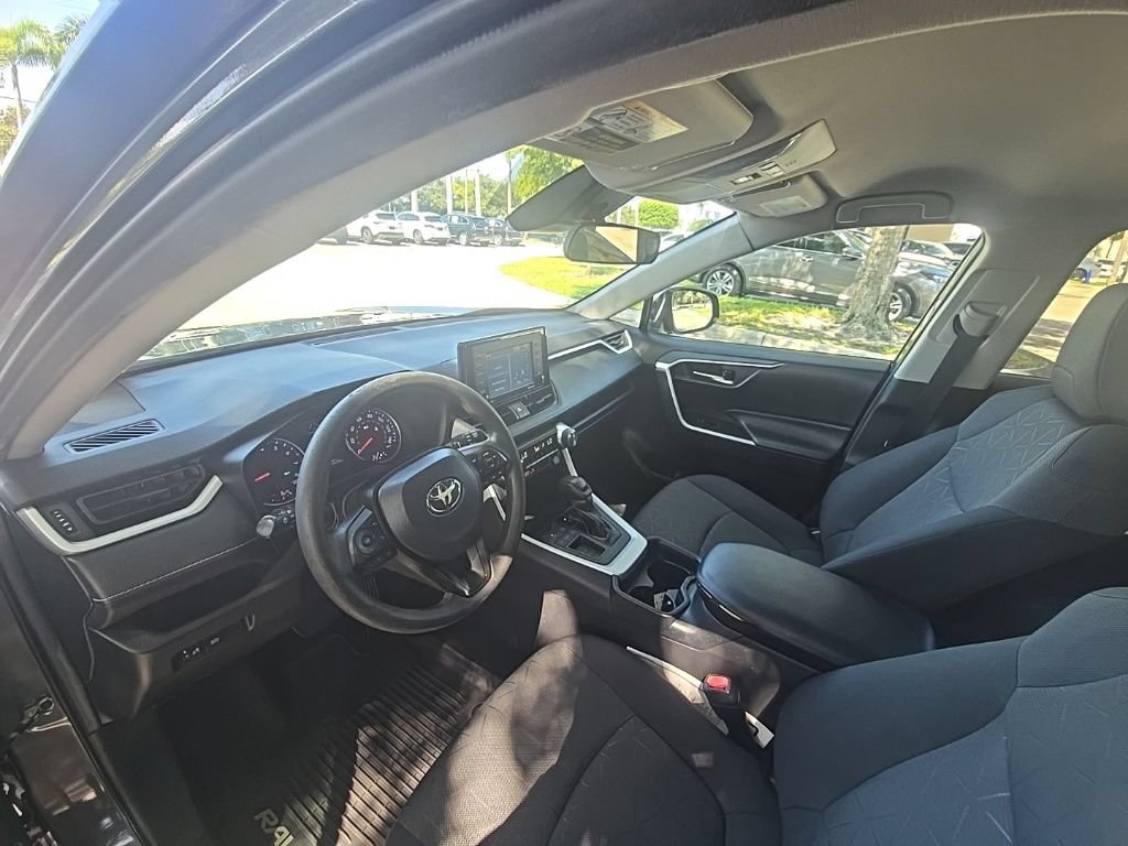Used 2020 Toyota RAV4 XLE FWD image 18
