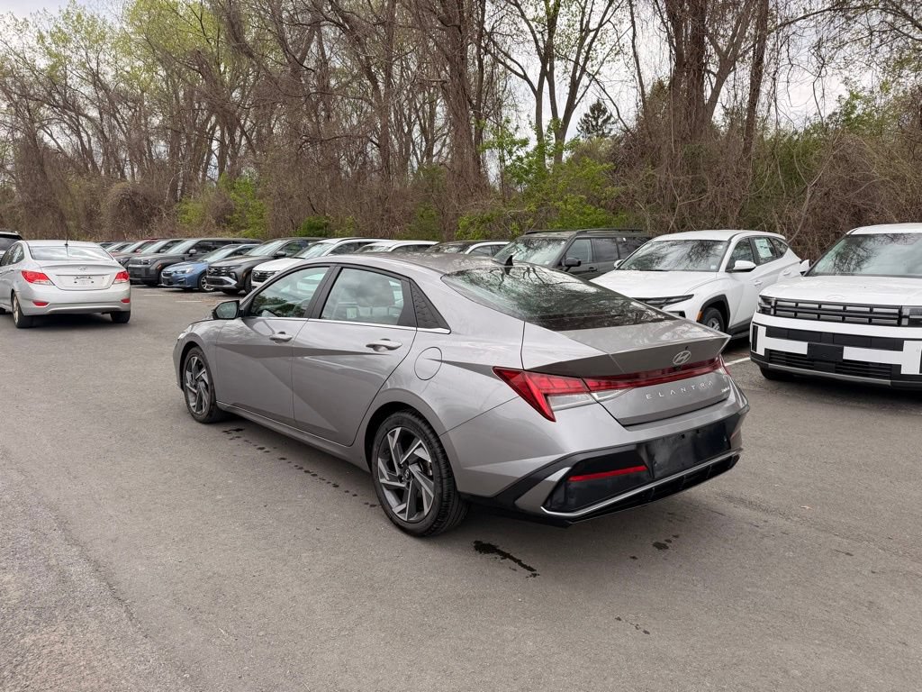 Used 2024 Hyundai Elantra Limited FWD image 6