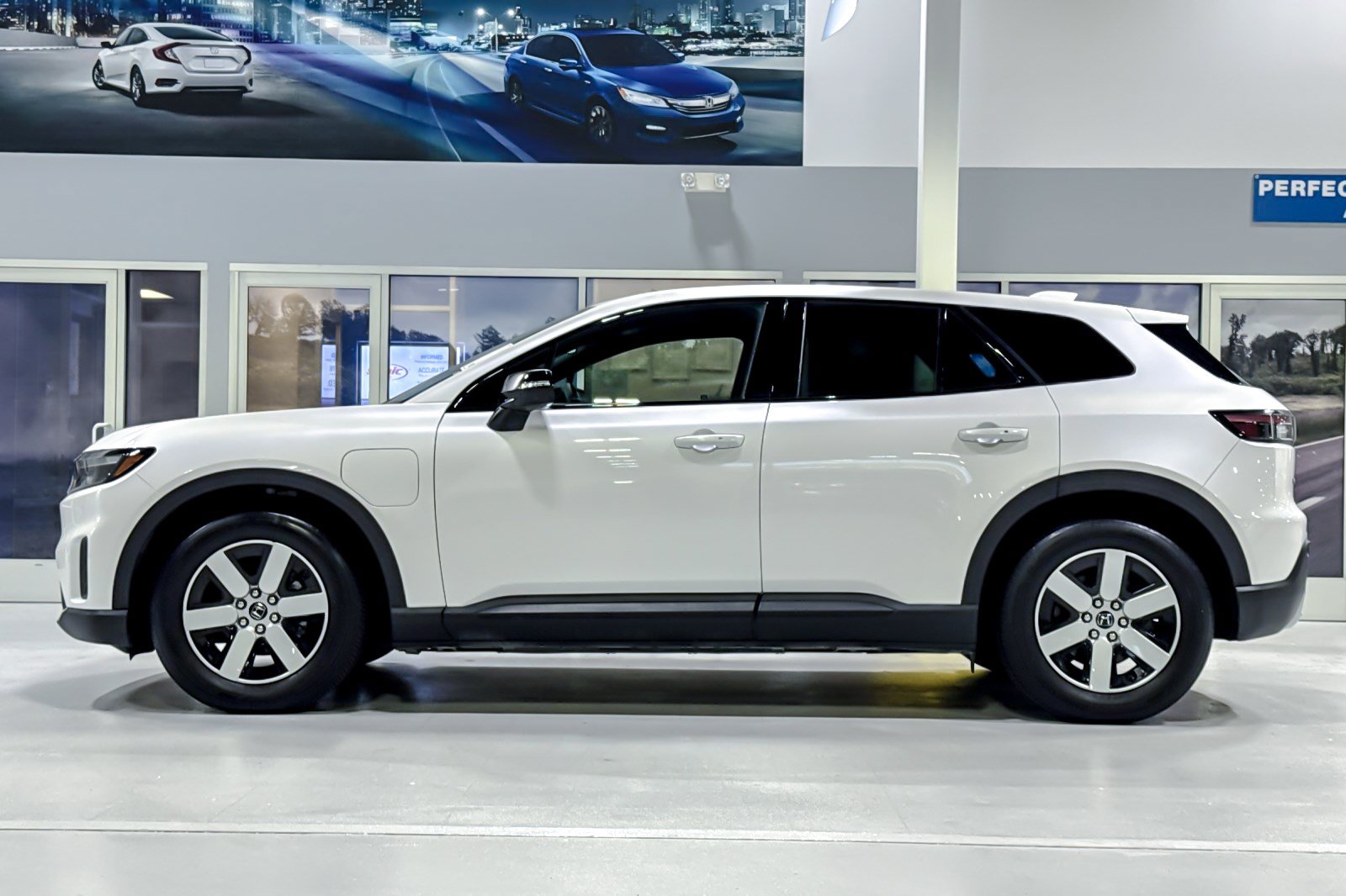 Used 2024 Honda Prologue EX image 2