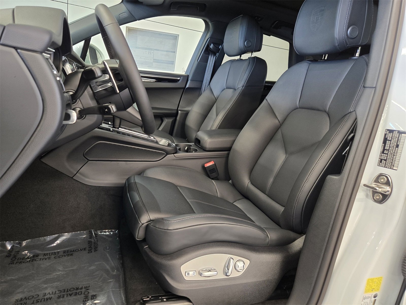 New 2025 Porsche Macan image 4