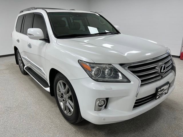 Used 2015 Lexus LX 570 4WD w/ Luxury Package image 2