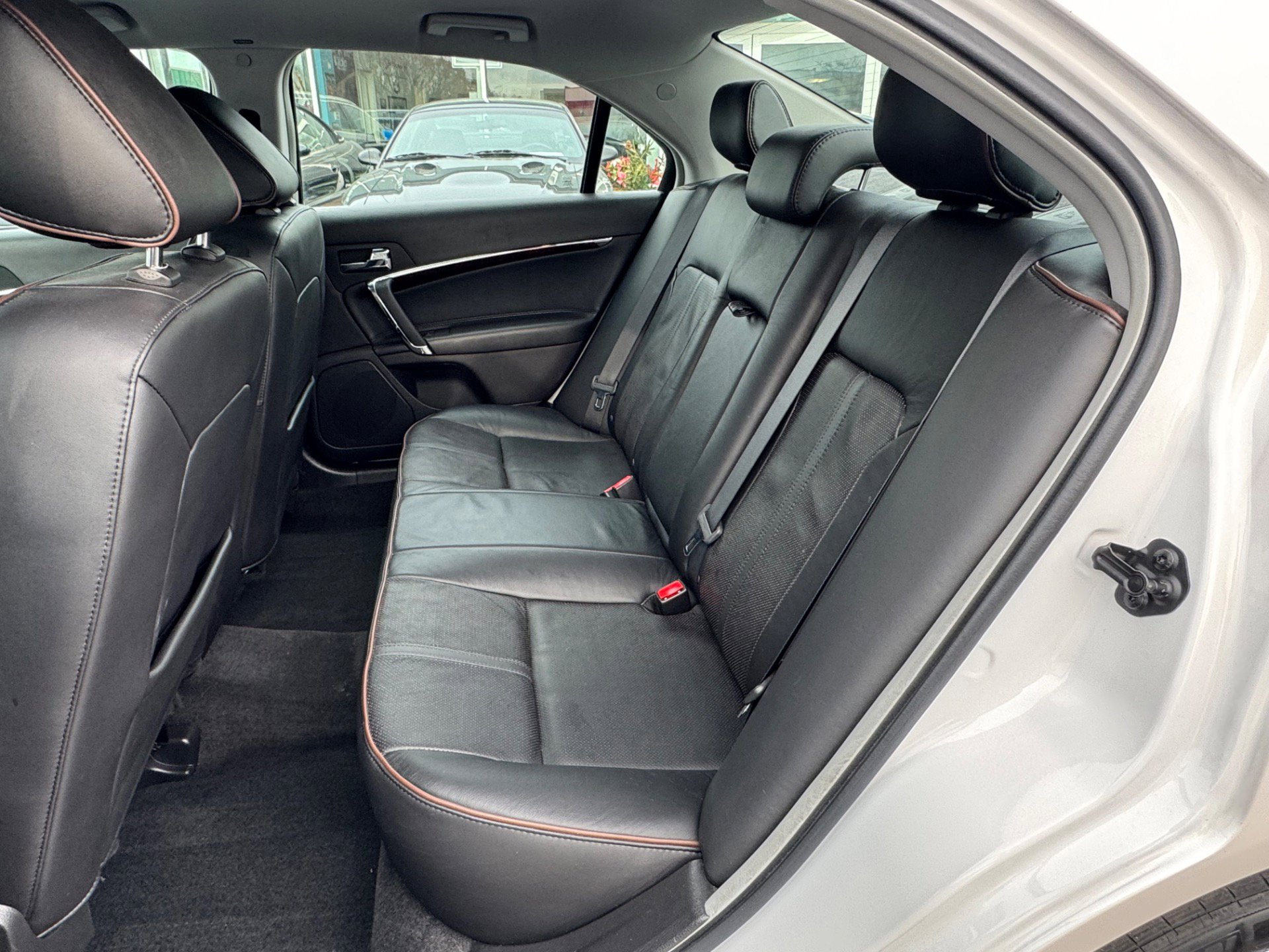 Used 2011 Lincoln MKZ image 7