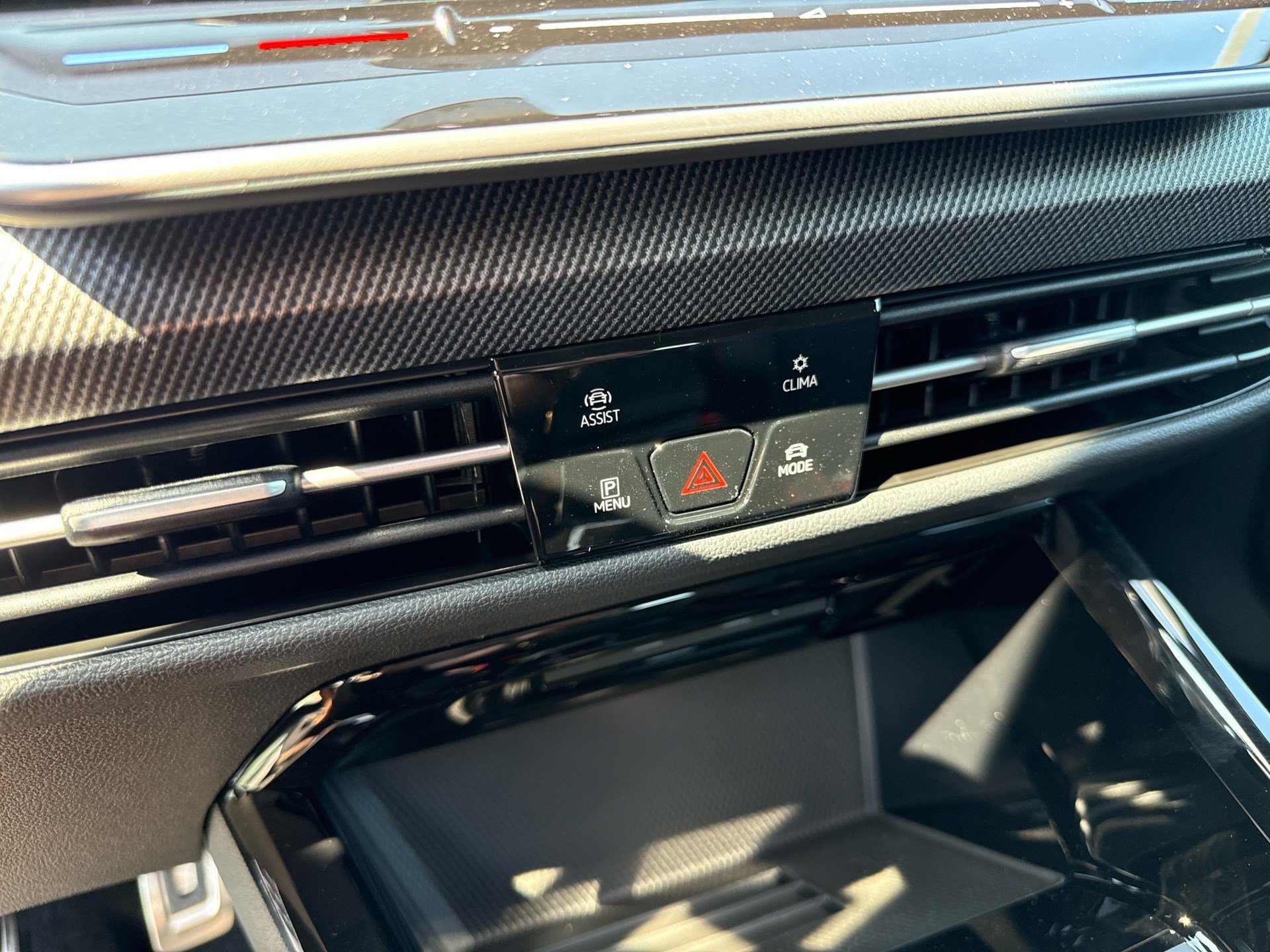 New 2026 Volkswagen GTI SE FWD image 18