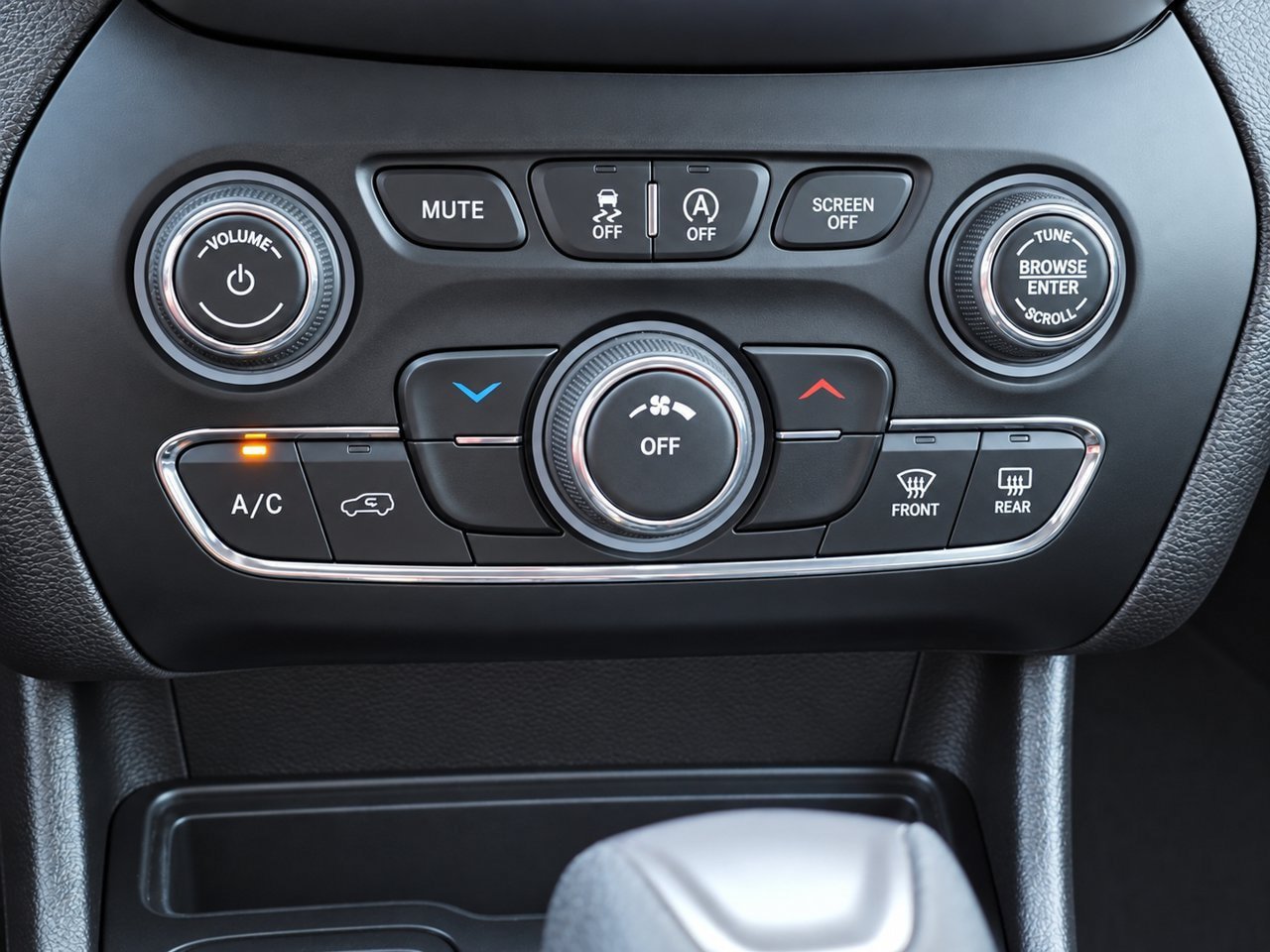 Used 2020 Jeep Cherokee Latitude w/ Cold Weather Group FWD image 18