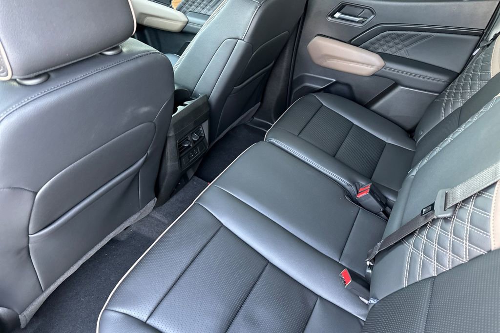 New 2026 GMC Canyon Denali image 9