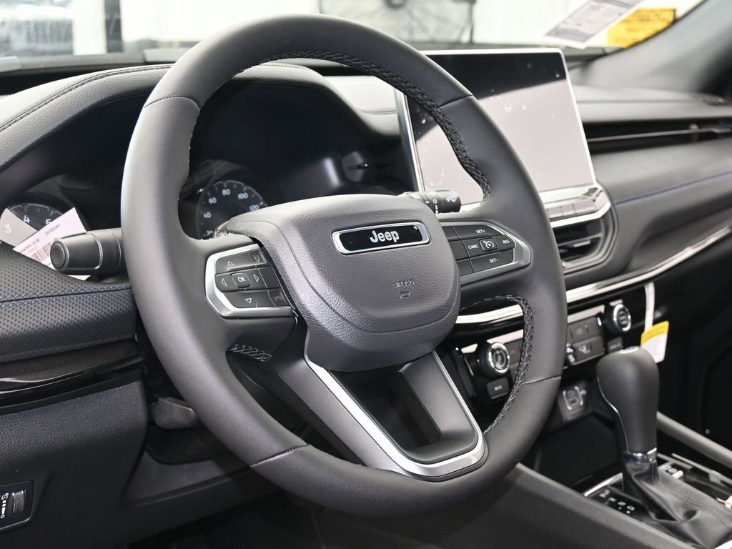 Used 2026 Jeep Compass Latitude AWD/4WD image 13