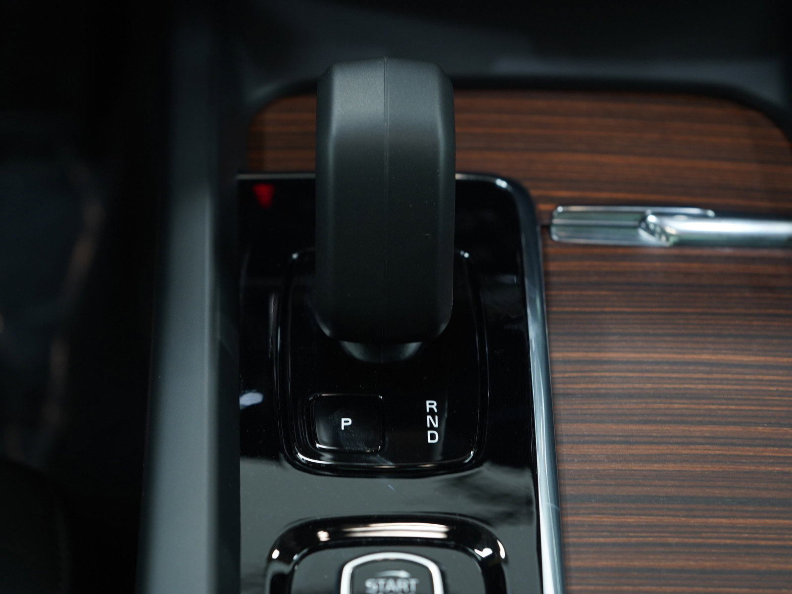 Used 2025 Volvo V60 B5 Cross Country Plus image 20