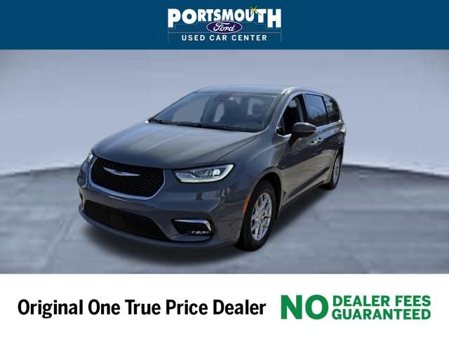 Used 2023 Chrysler Pacifica Touring-L image 15