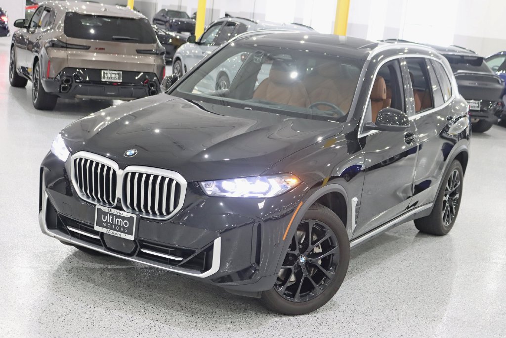Used 2024 BMW X5 xDrive40i w/ Premium Package AWD/4WD image 4