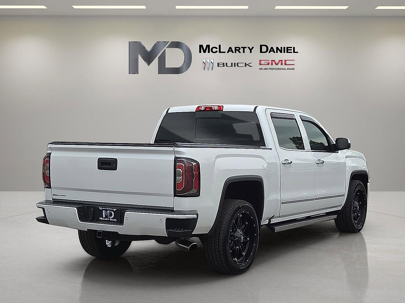 Used 2018 GMC Sierra 1500 Denali w/ Denali Ultimate Package AWD/4WD image 5